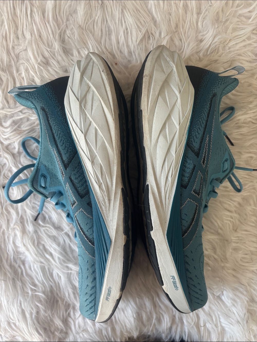 ASICS nova blast 4 - Picture 3 of 11